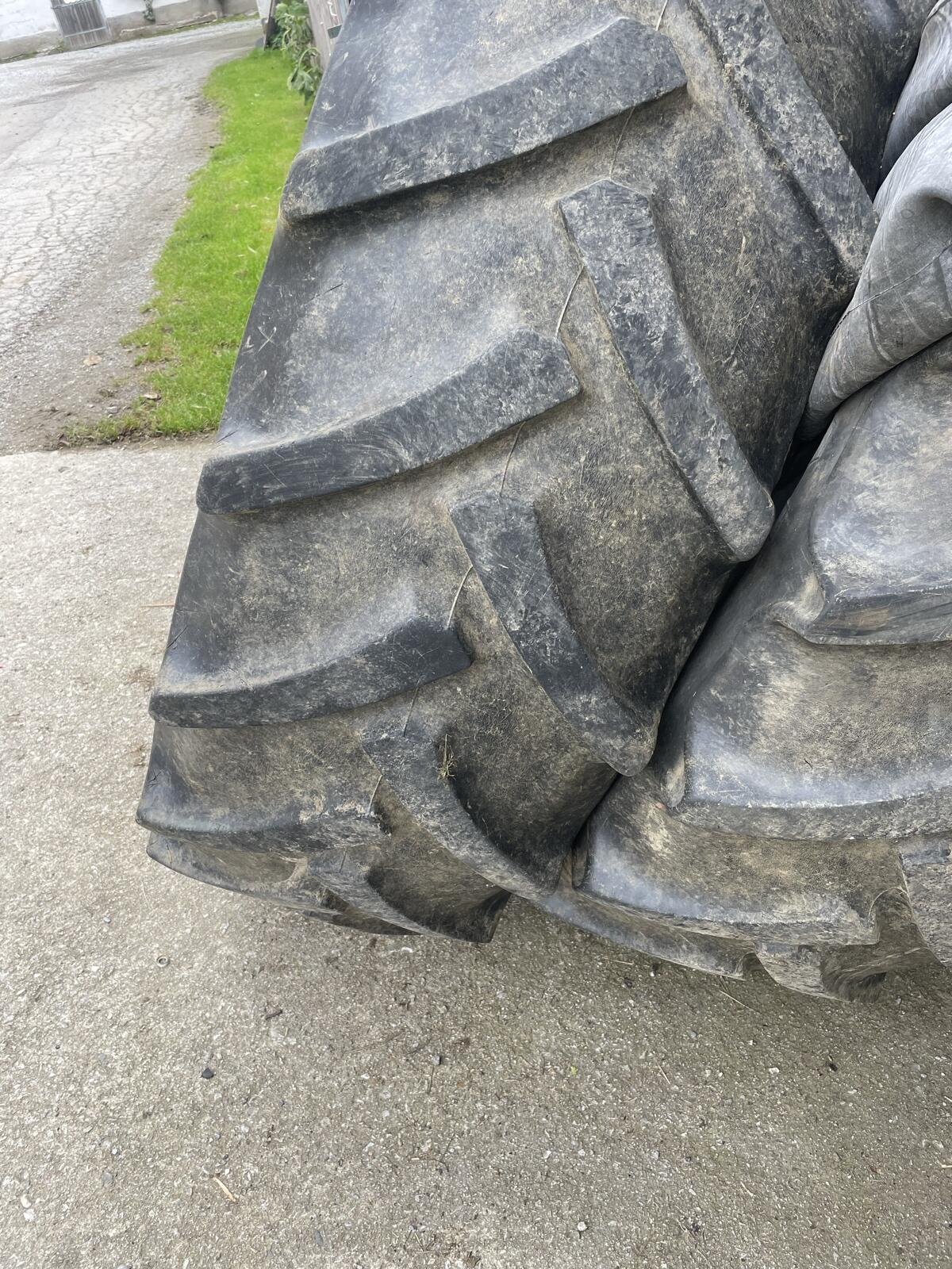 420/85R34 (16.9R34) Continental 3
