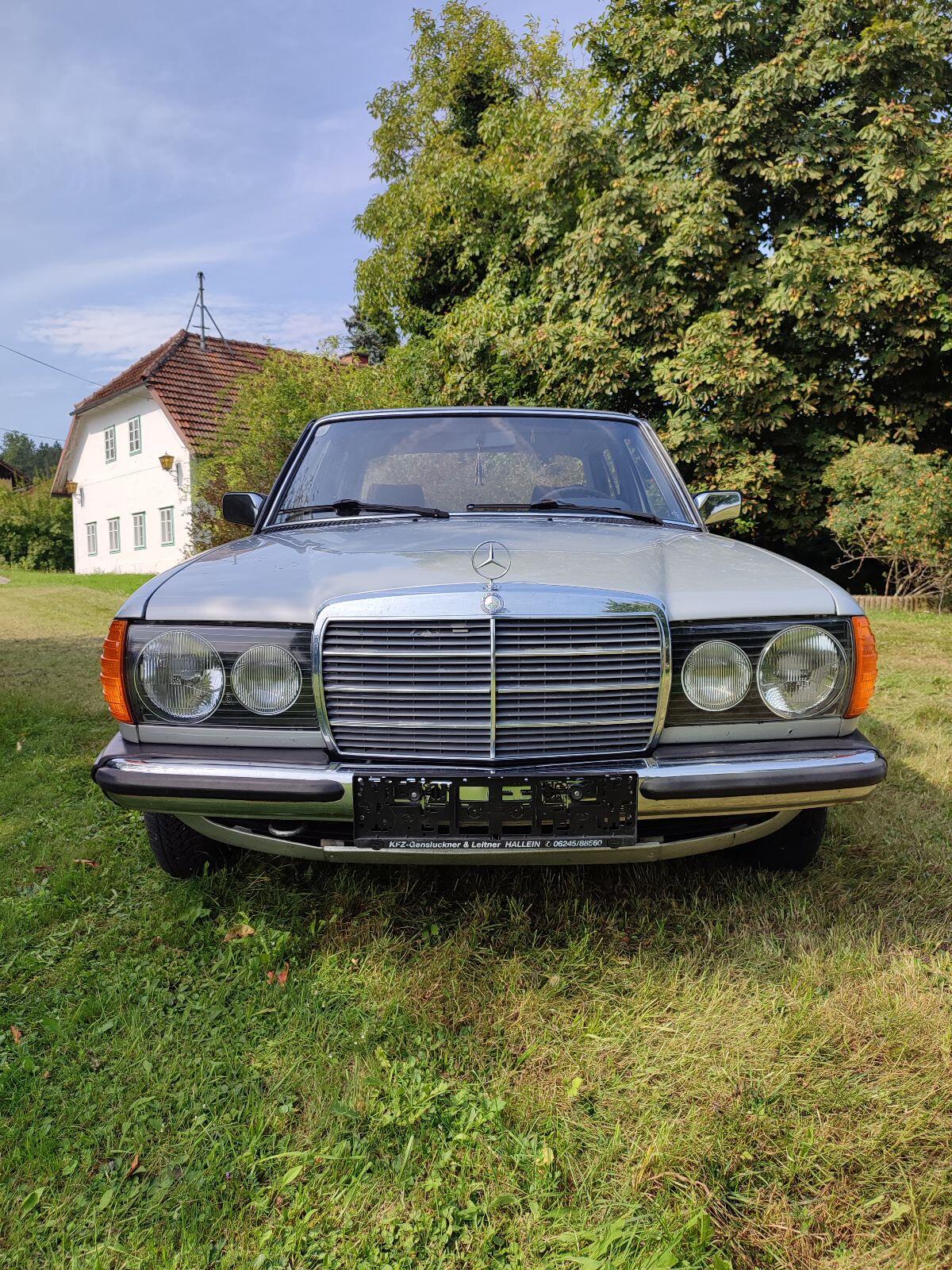 Mercedes W123 240D Auto. 2
