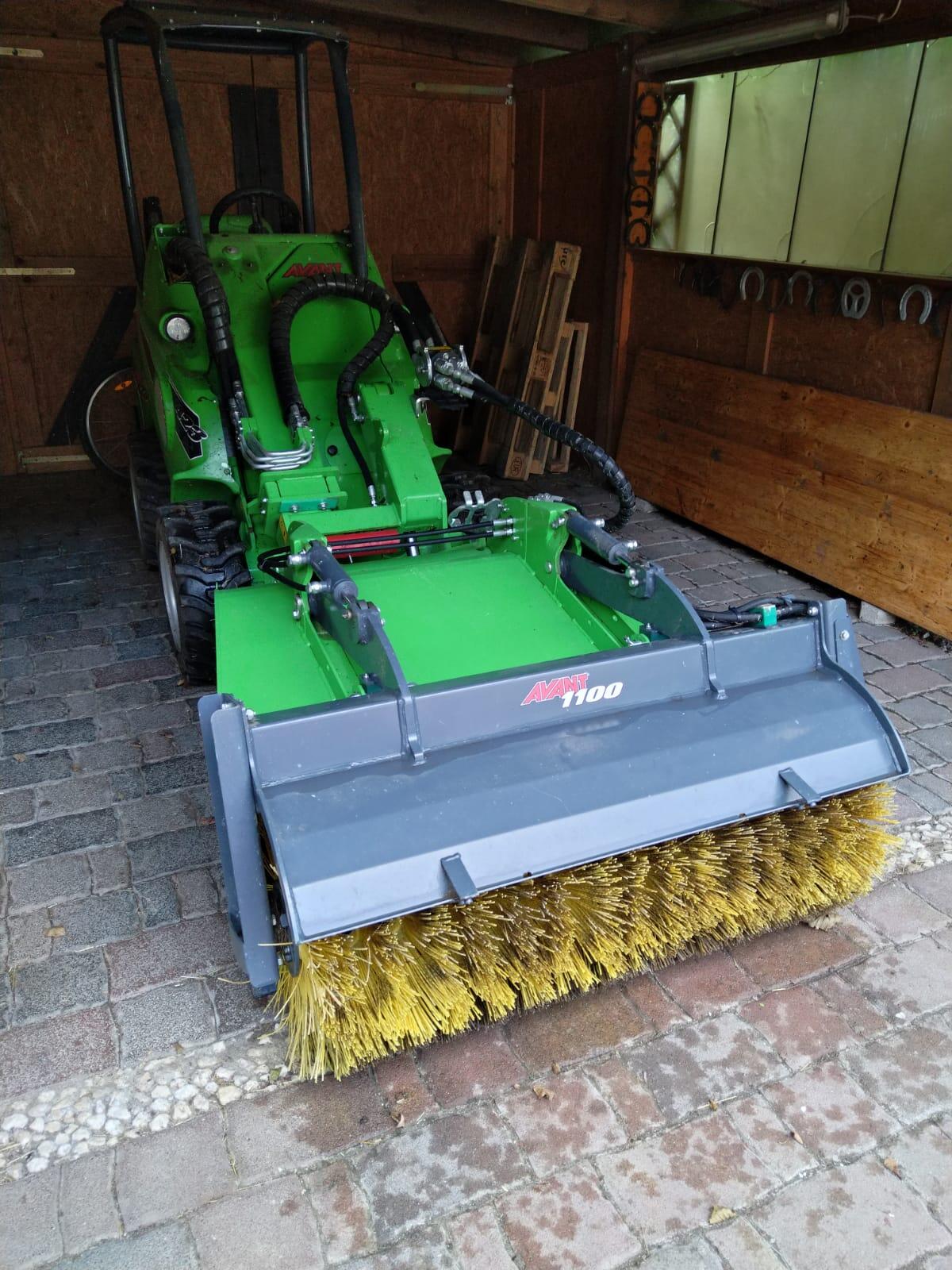 Kehrmaschine 1100 von Avant mit Auffangbehälter (gebraucht) 1