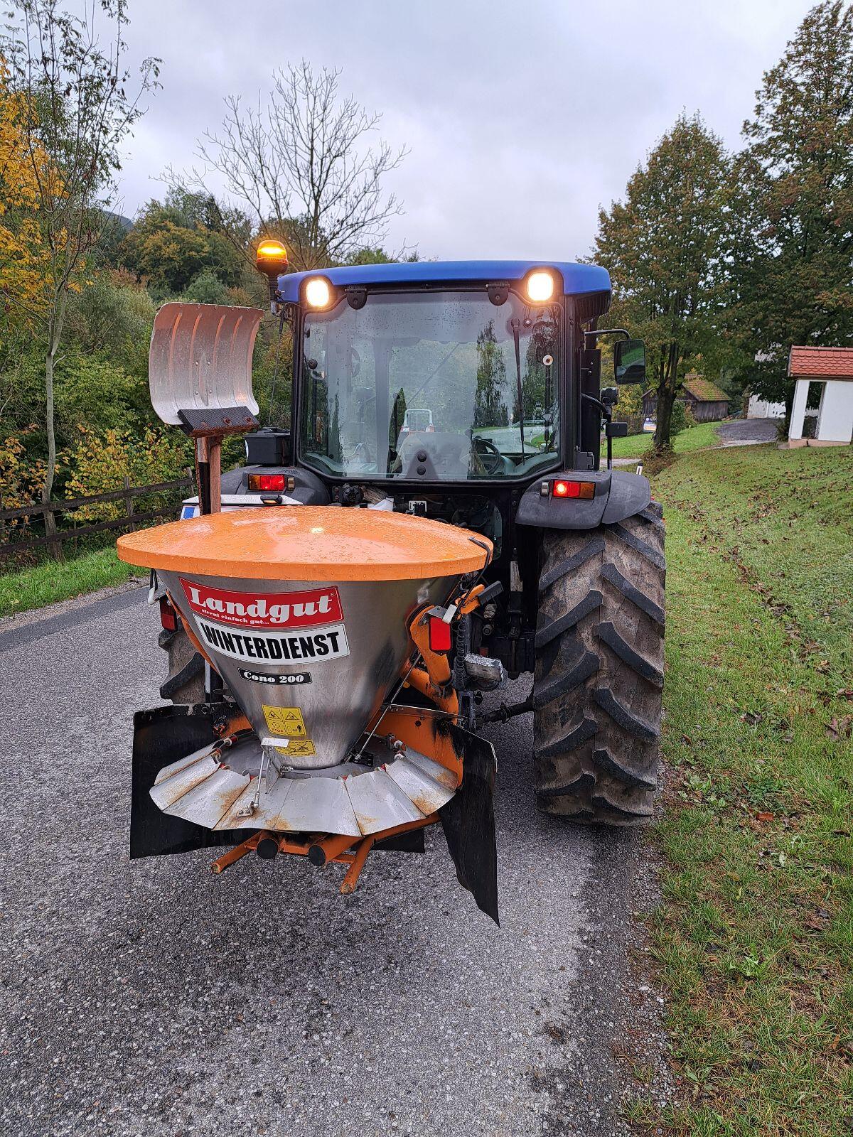 Hydrac Schneepflug Landgut Salzstreuer New Holland T4020 2