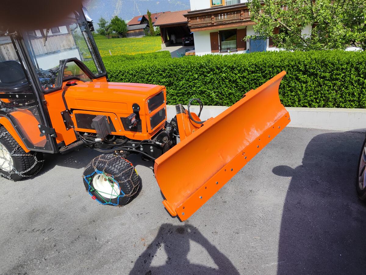 Hakotrak Allrad, Schneepflug, Schneefräse und Heckwanne 2