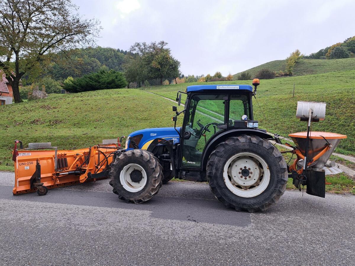 Hydrac Schneepflug Landgut Salzstreuer New Holland T4020 1