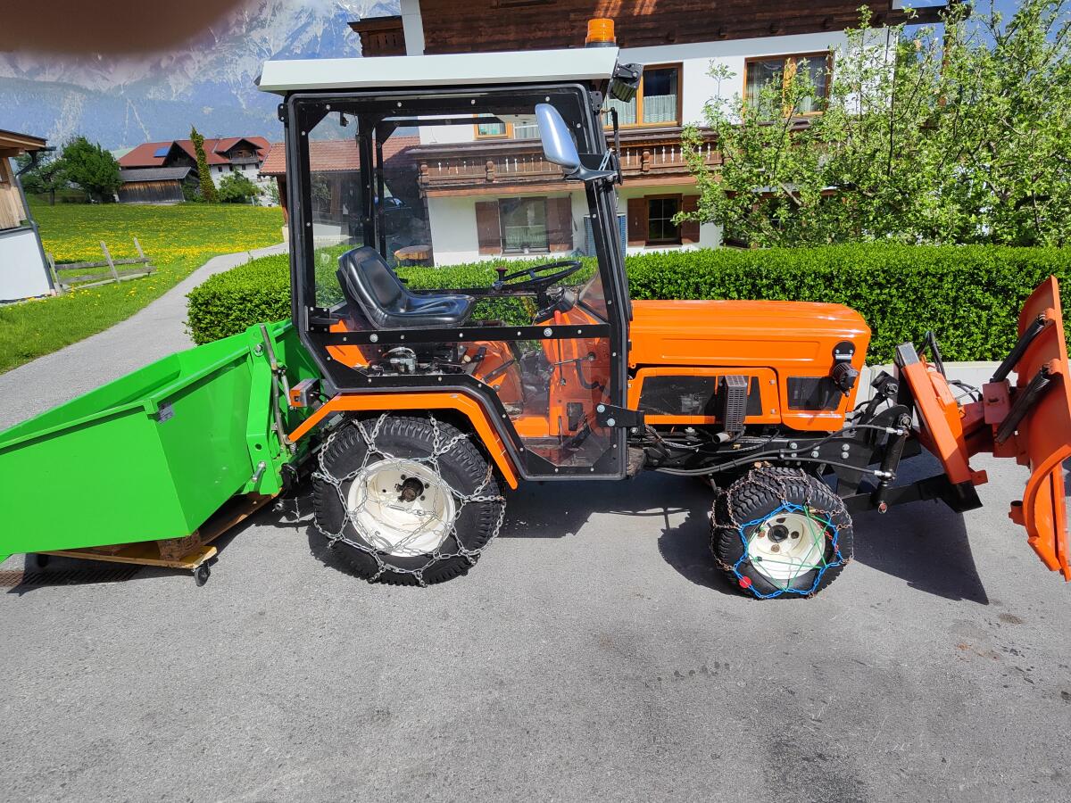 Hakotrak Allrad, Schneepflug, Schneefräse und Heckwanne 3
