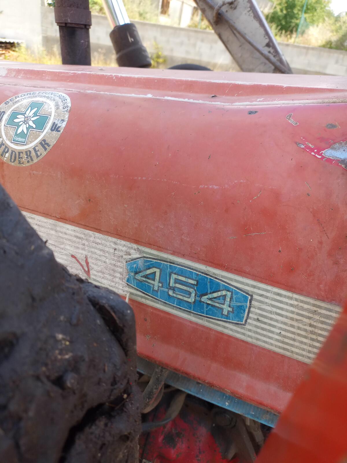 IHC 454 mit Frontlader 2