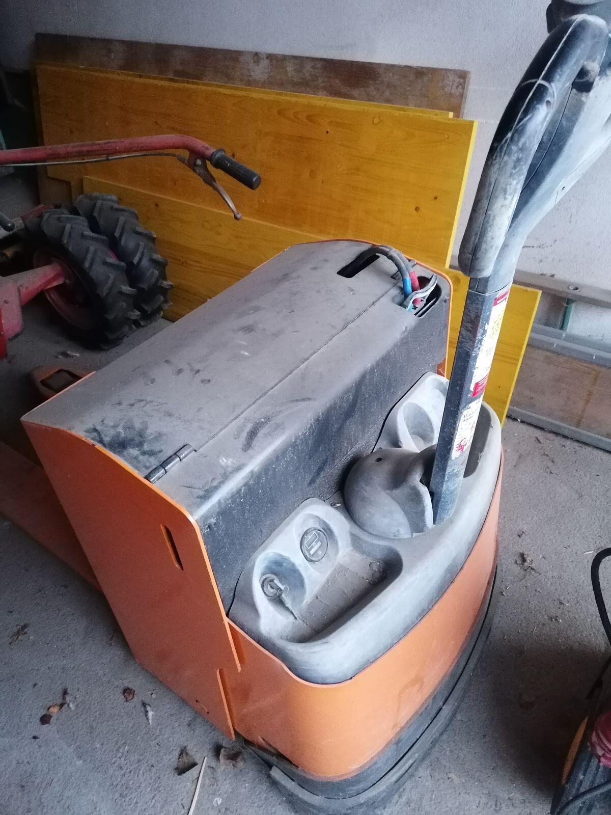 Elektro-Hubwagen Still 2