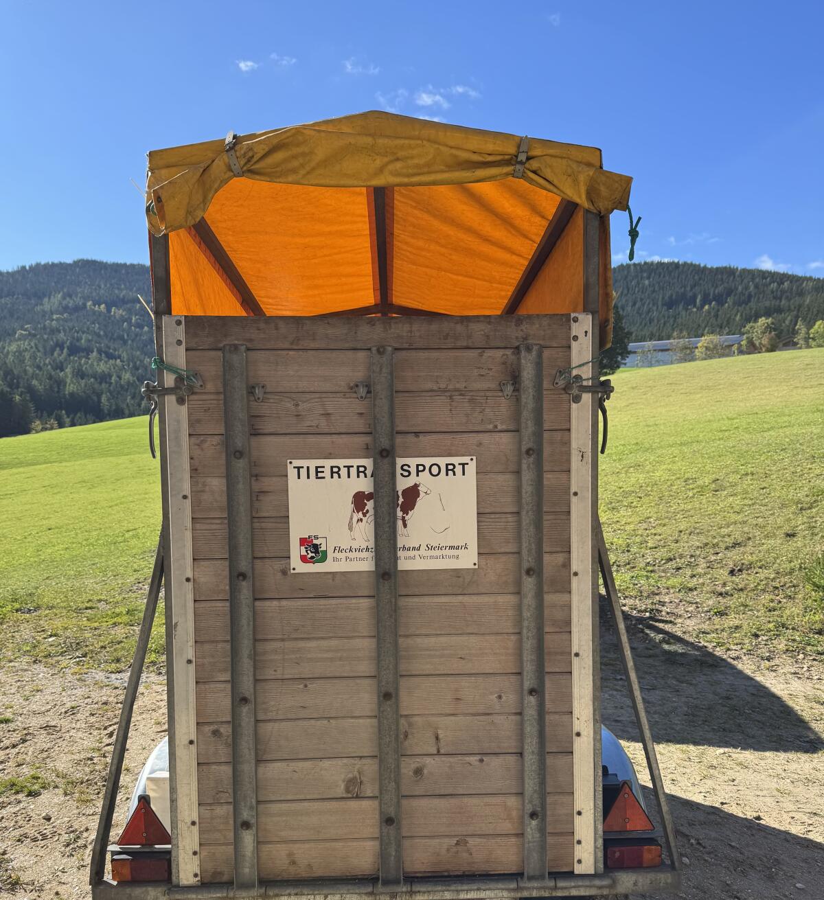 Vieh-/Pferdeanhänger Sambo 2