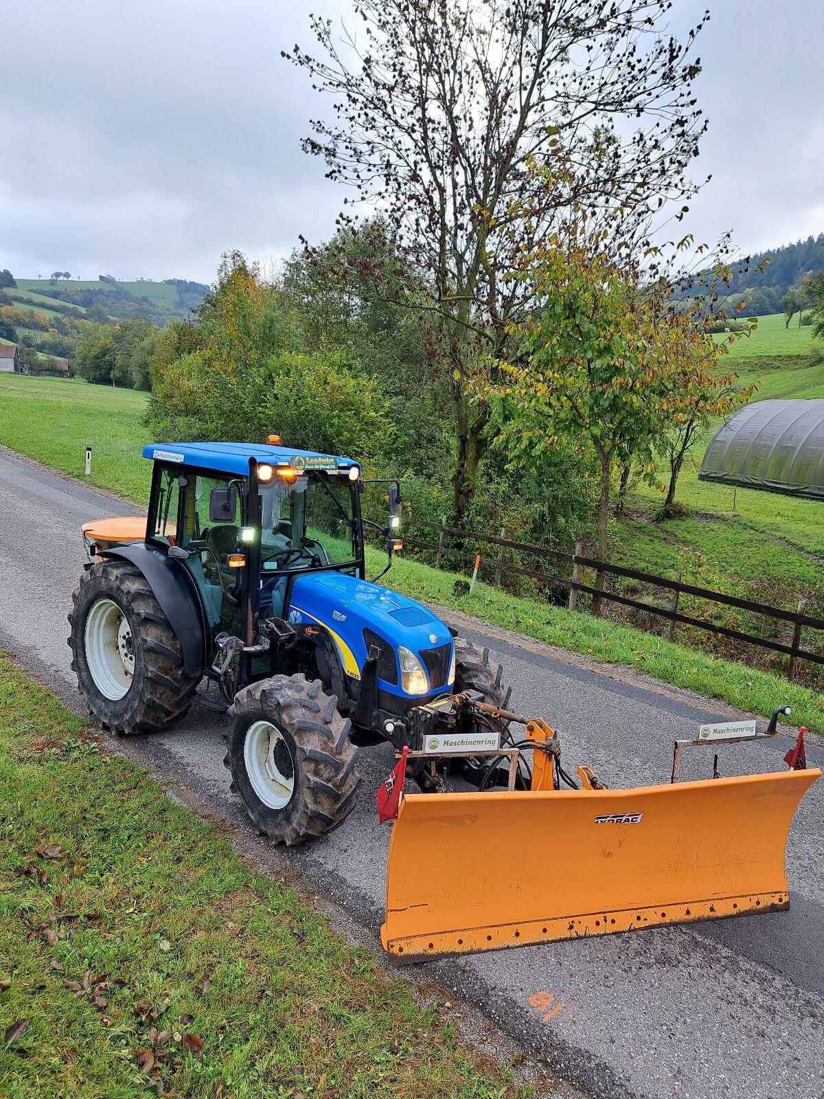 Hydrac Schneepflug Landgut Salzstreuer New Holland T4020 3