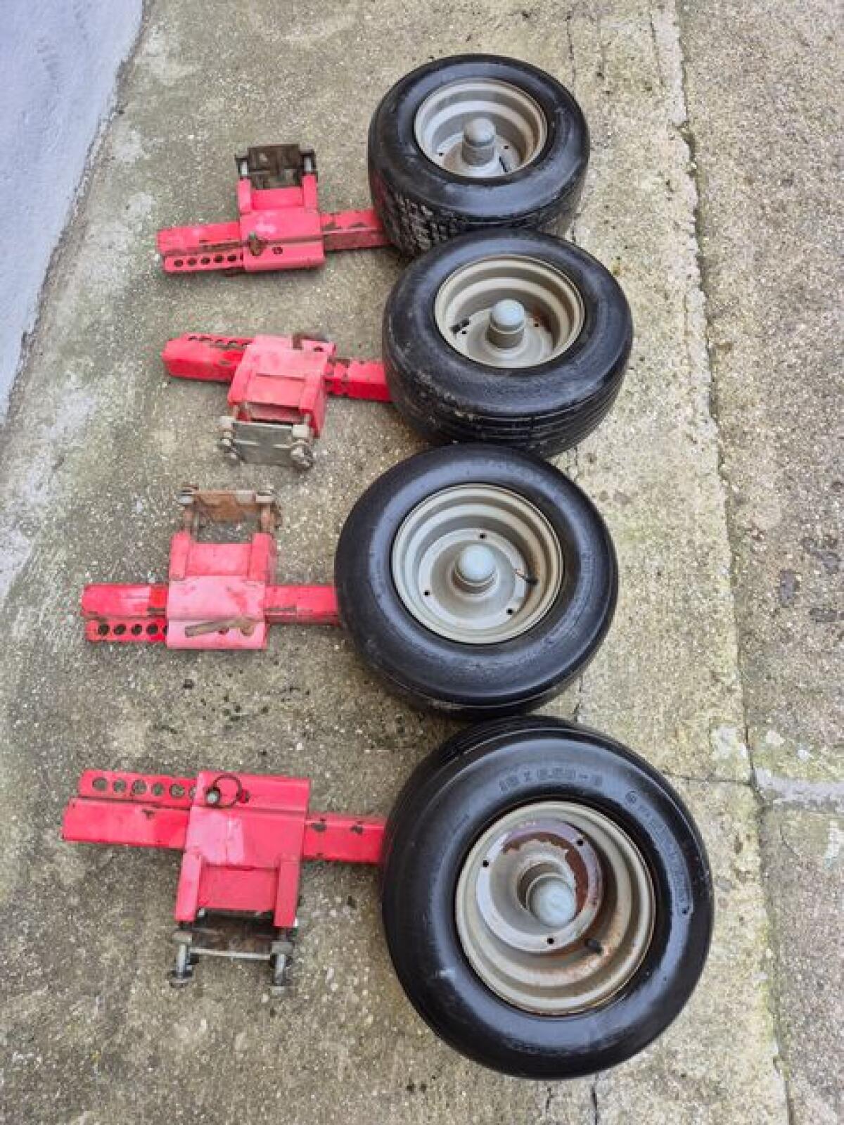 Tasträder, Stützräder mit Halterung 1