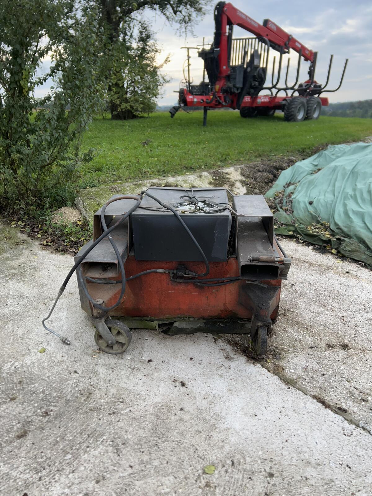 Grünig Kehrmaschine (Seitenbesen), Hoflader, Frontlader 3