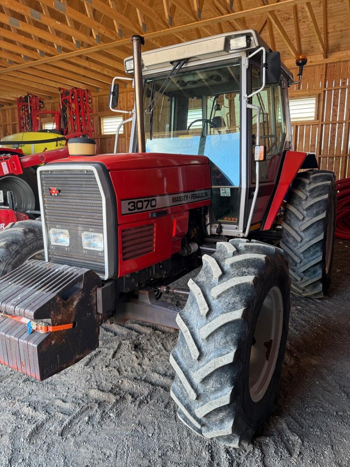 Massey Ferguson 3070 2
