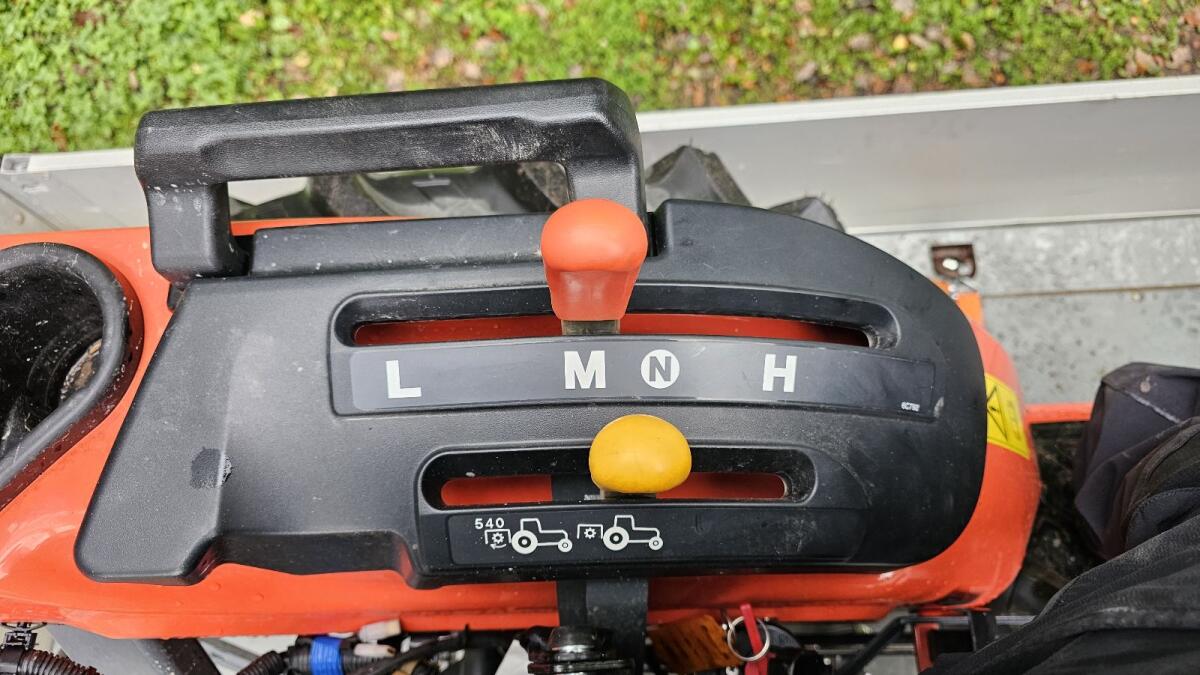 Kubota B1-241 Traktor 3