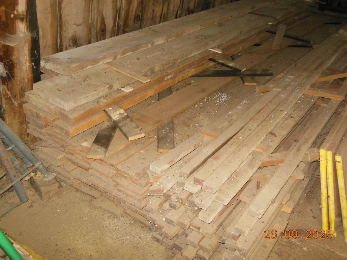 Gerüstpfosten, Bretter und Dachlatten zu verkaufen 2