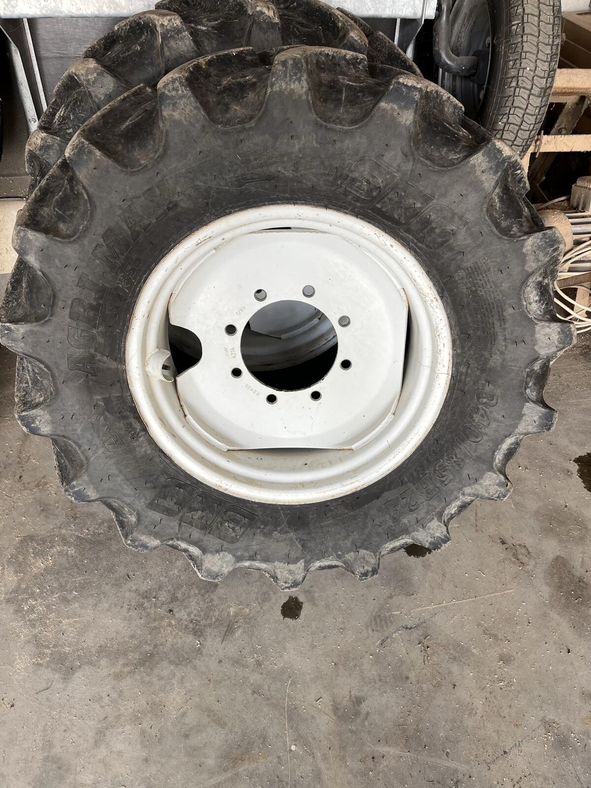Kompletträder 340/85 R24 1