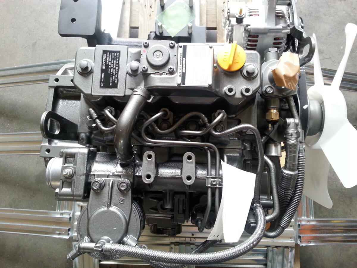 YANMAR 3TNV82A kompletter Motor neu 3