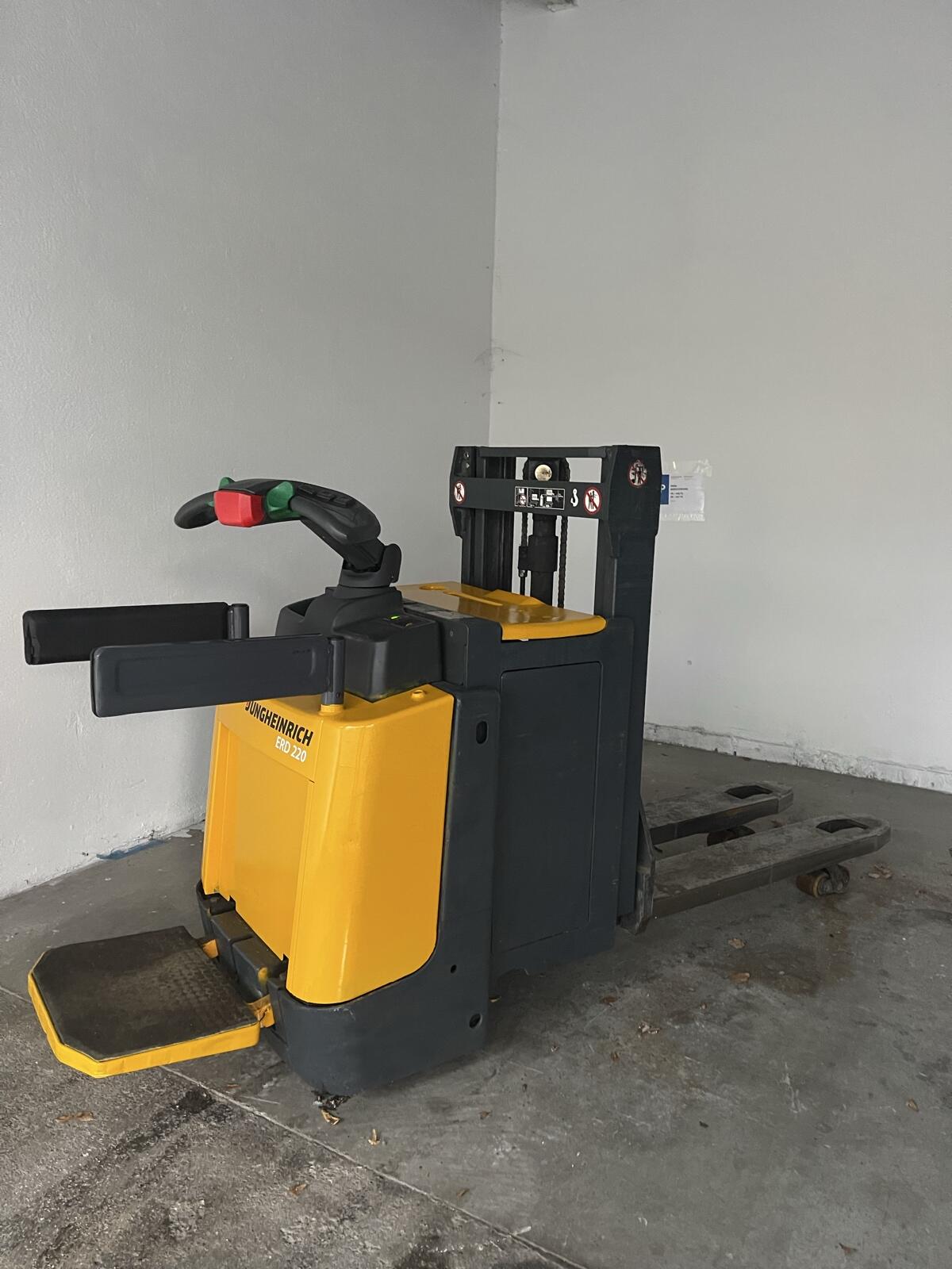 Stapler, Hochhubwagen, Jungheinrich ERD 220 2