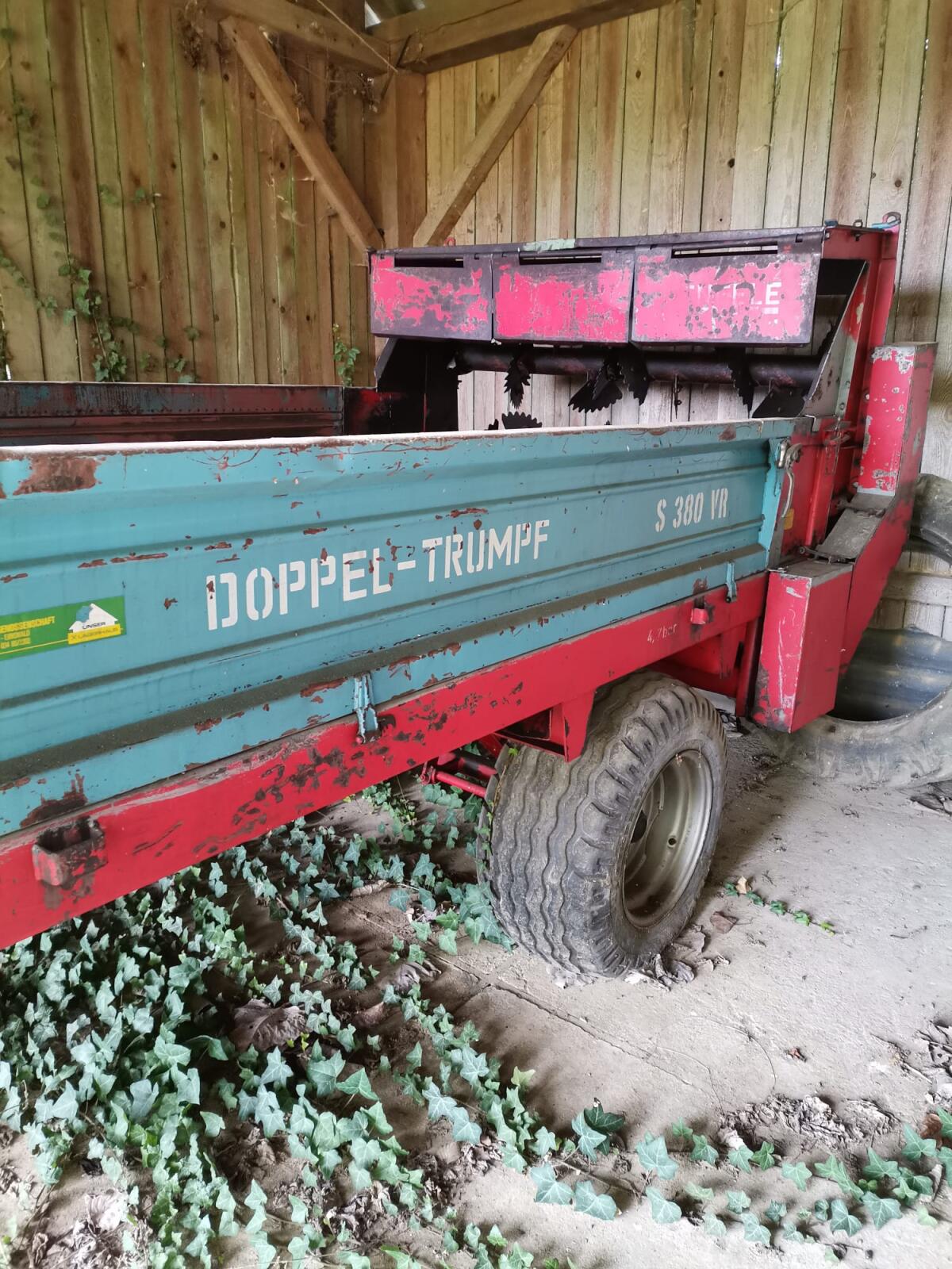 Miststreuer, Ladewagen und Epple 936 3