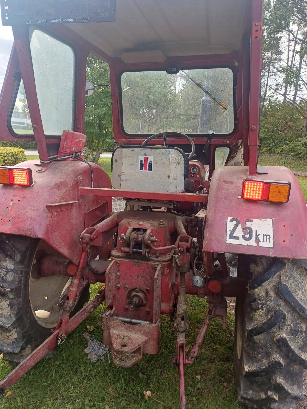 Traktor B275 2