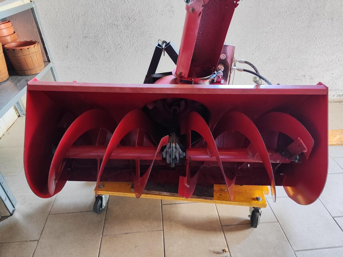 Hakotrak Allrad, Schneepflug, Schneefräse und Heckwanne 1