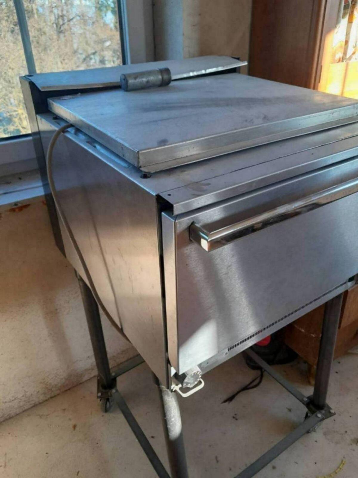 Knetmaschine und Backofen 3