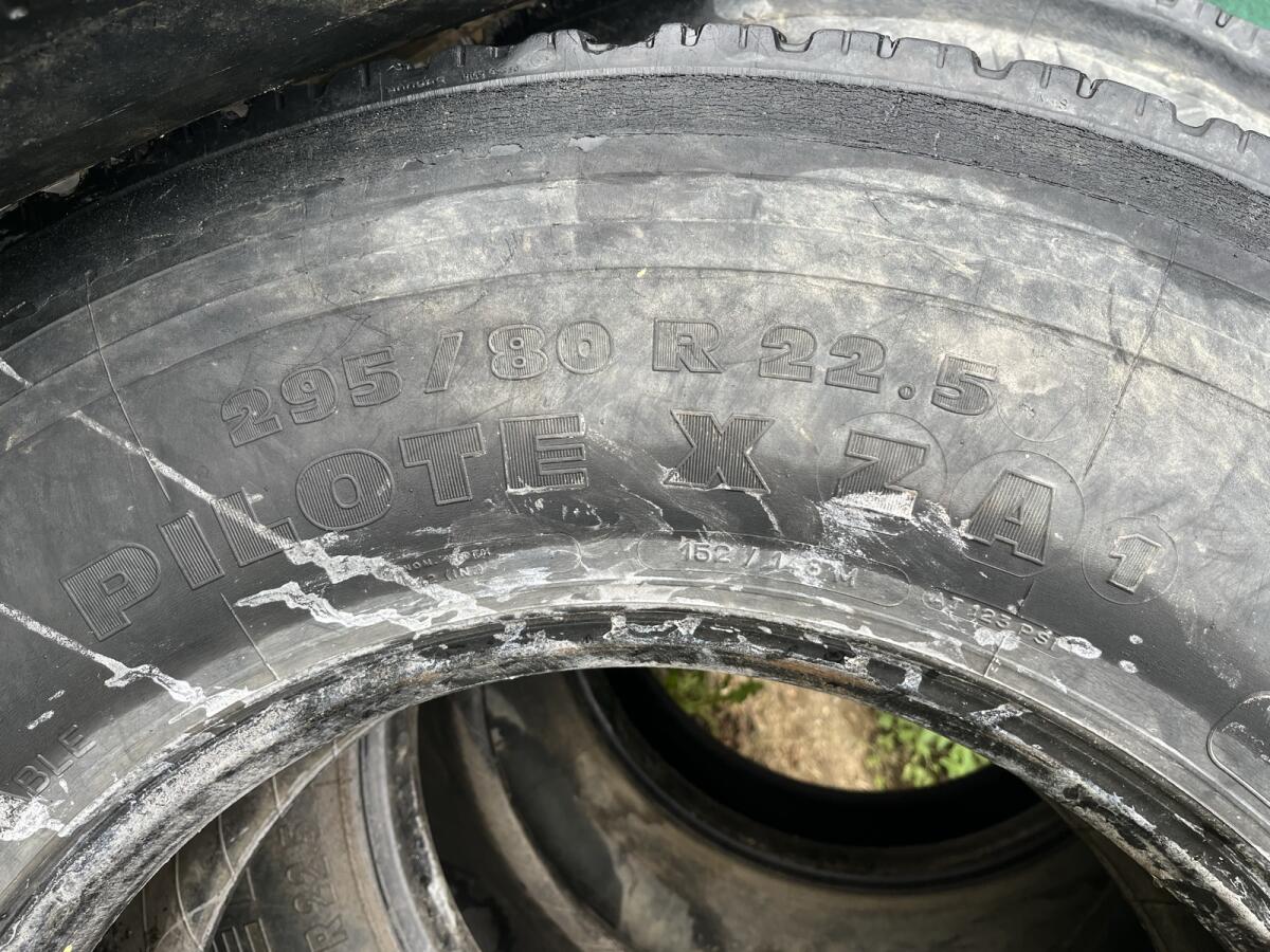 Anhängerreifen zu verkaufen 295/80R 22.5 3