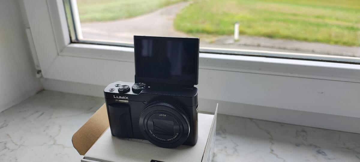 Panasonic Lumix DC-TZ99 schwarz mit 64GB SD Karte 1
