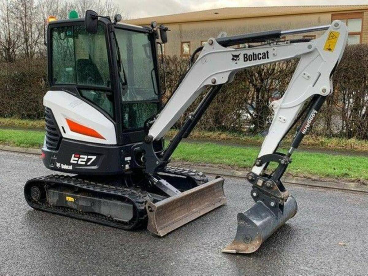 Bobcat Bagger zu verkaufen, mit 4 Anbaugeräten 1