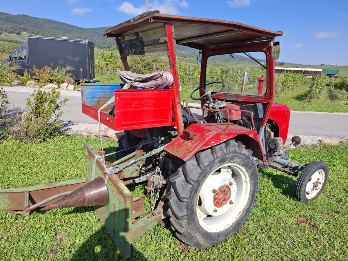 Steyr 15er Traktor mit Holzspalter 1