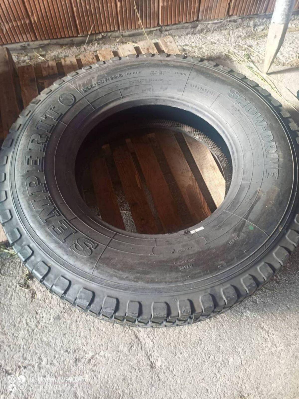 Lkw-Reifen 295/80 R 22.5 2