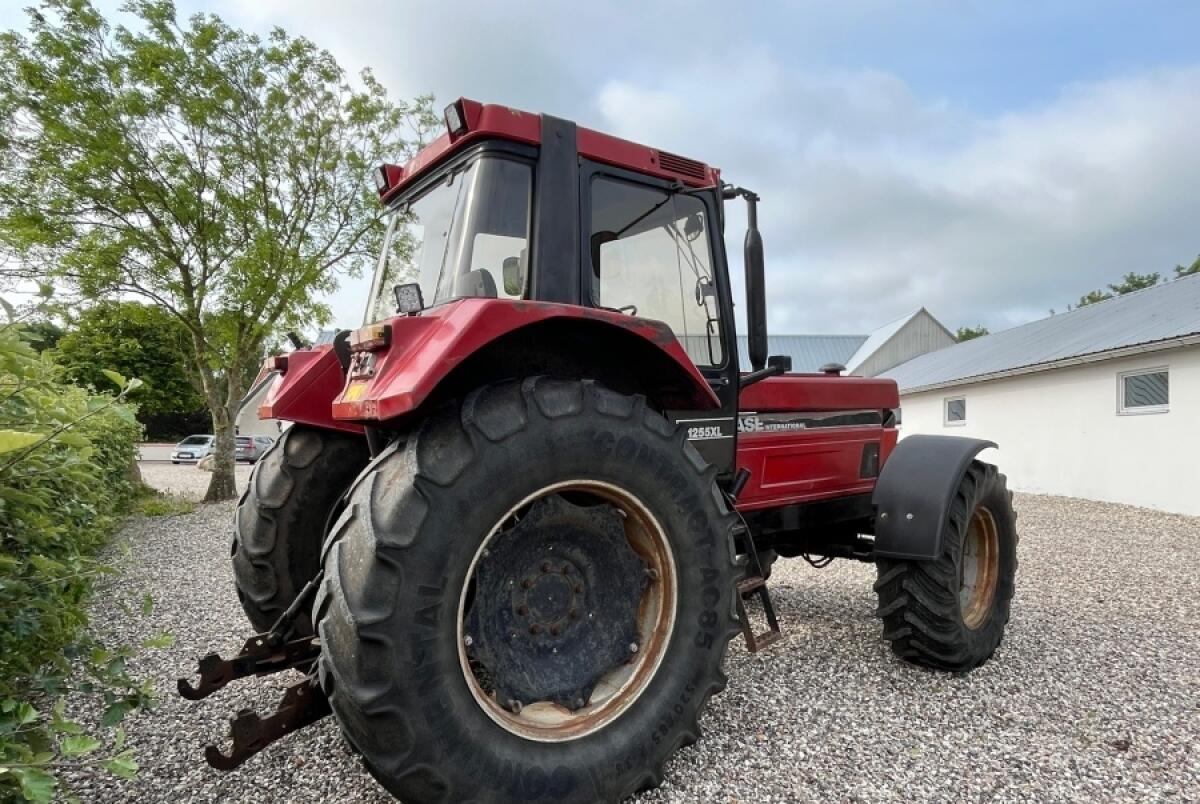 Case International 1255 XL 2