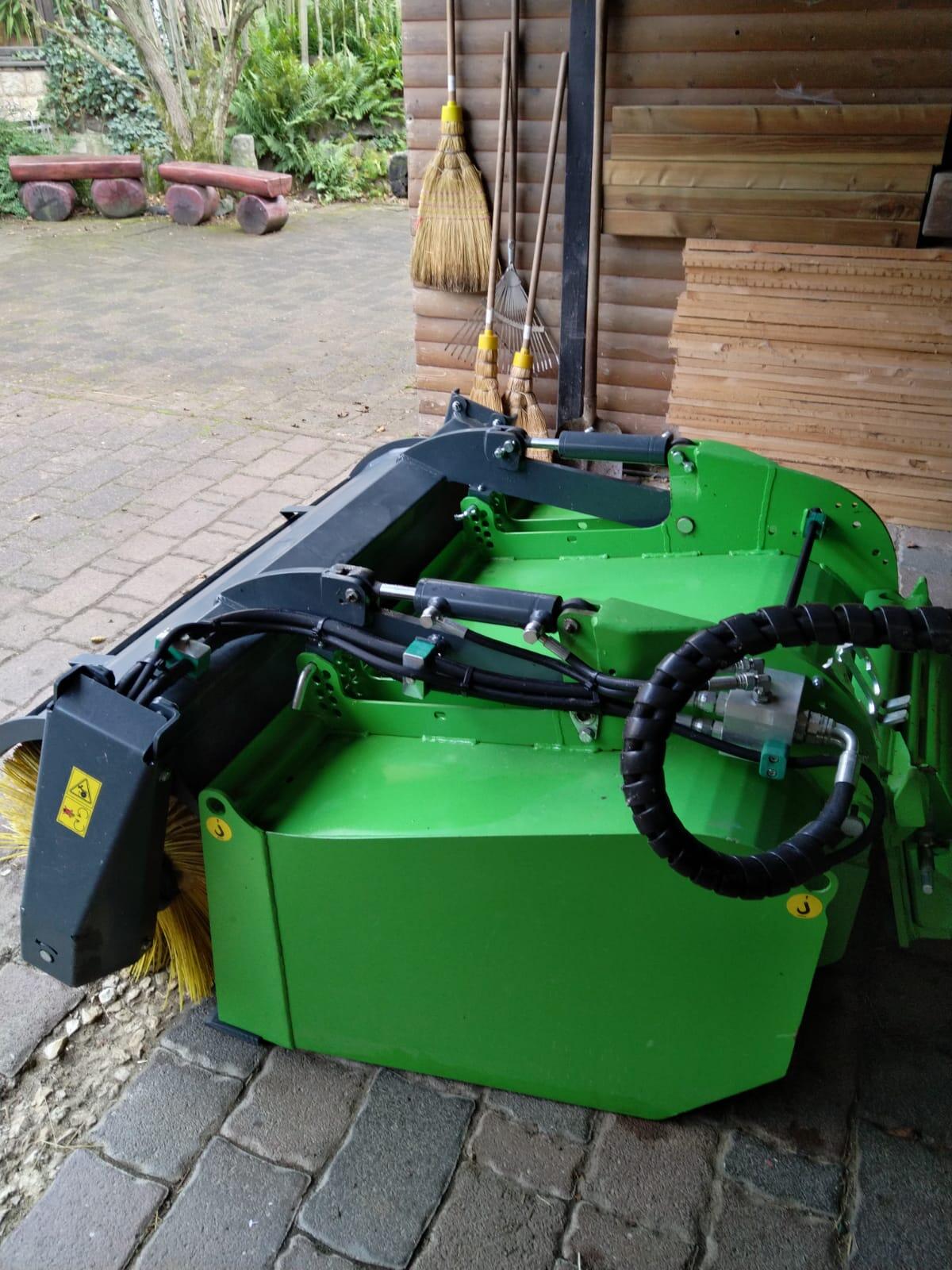 Kehrmaschine 1100 von Avant mit Auffangbehälter (gebraucht) 3
