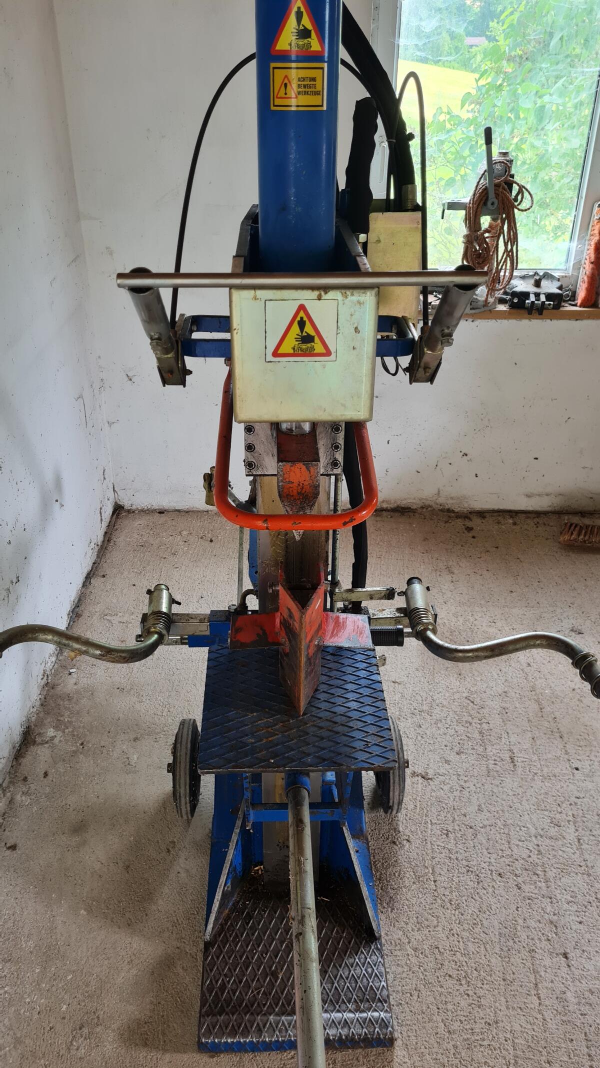 Holzspalter 16 t 2