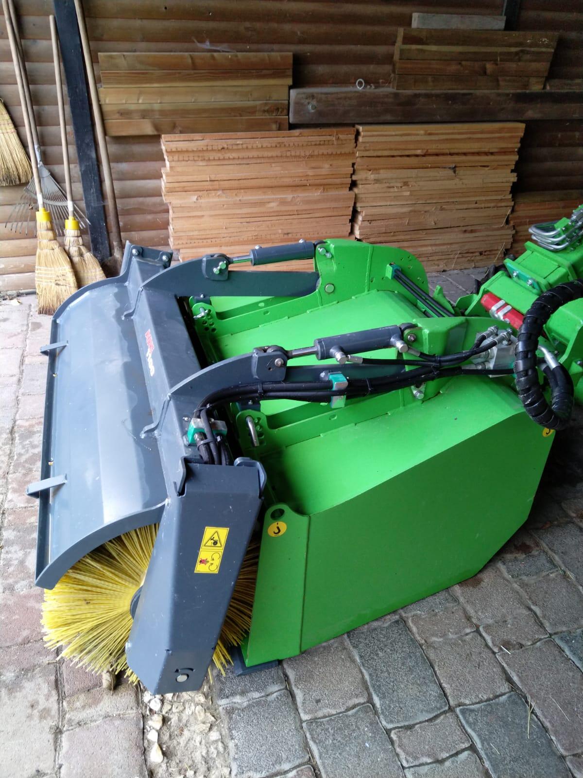 Kehrmaschine 1100 von Avant mit Auffangbehälter (gebraucht) 2