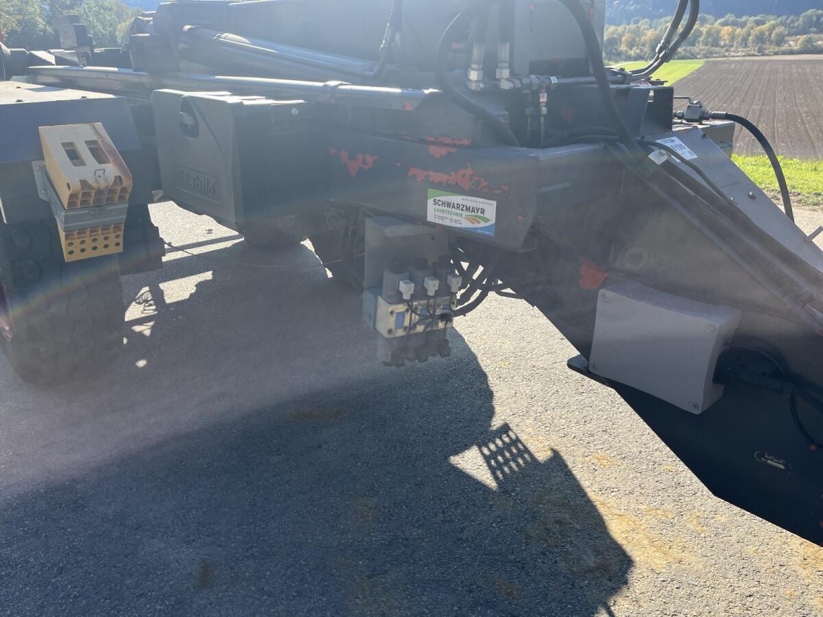 Hakenliftanhänger für 4 m Container 3