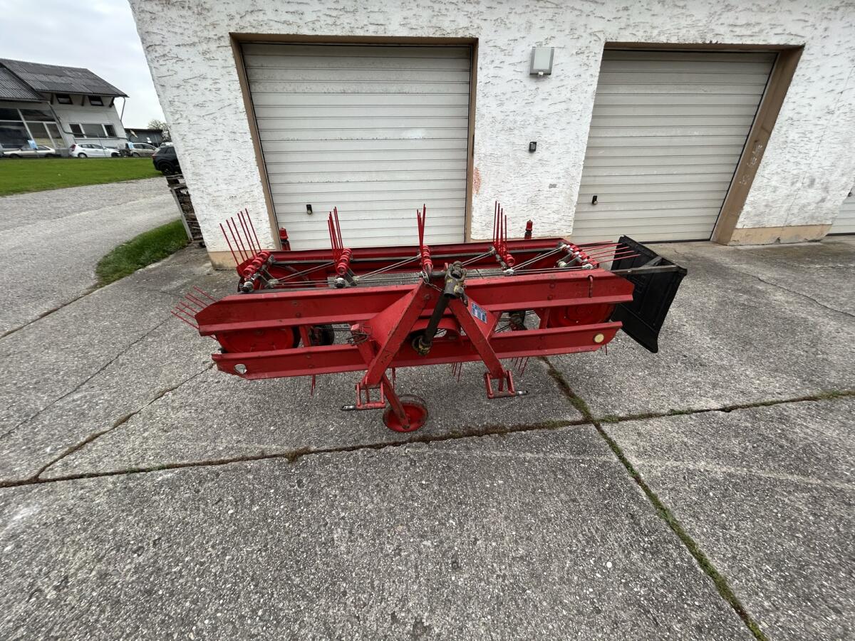 Pöttinger Heuraupe KR 215 1