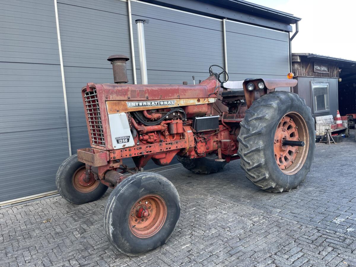 FARMALL 1456 - 1466 - 806 3