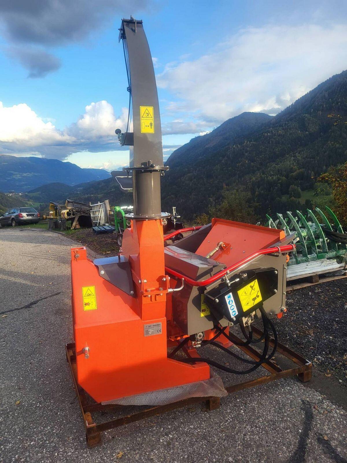Holzhäcksler mit Einzug und Eigenölversorgung bis 18 cm 2