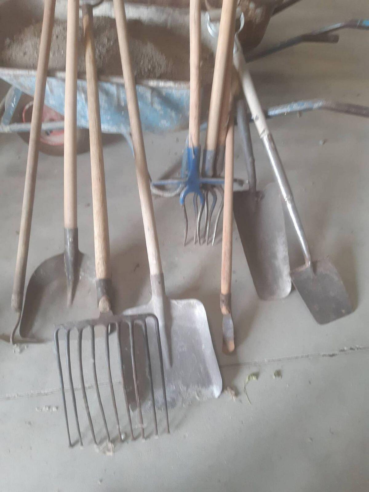 Verschiedene Gartenwerkzeuge 1