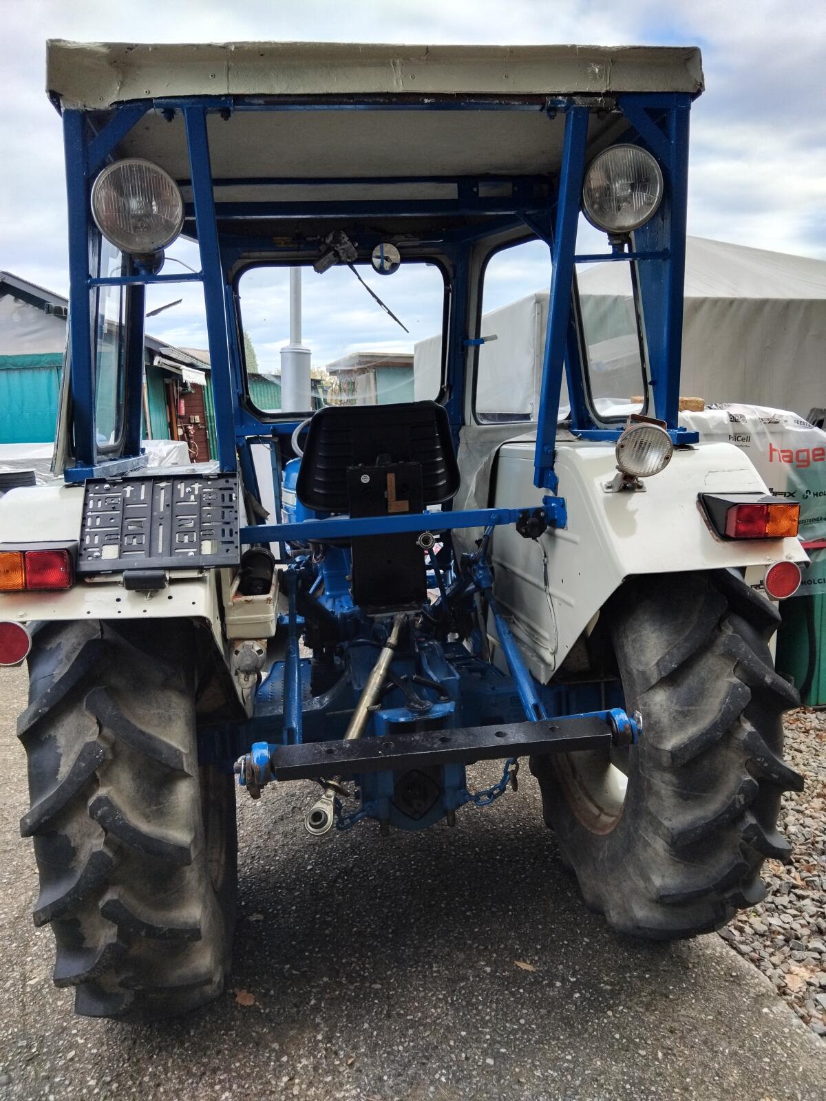 Ford Traktor 3000-8 2