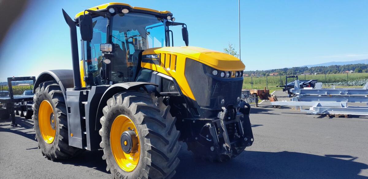 JCB 8330 1
