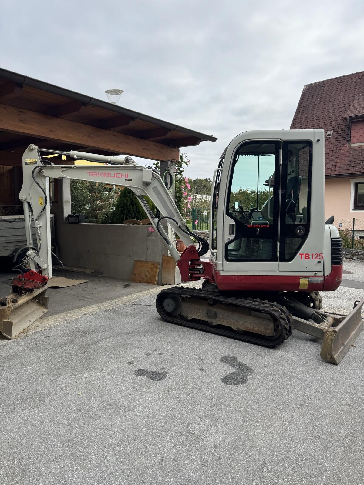 Takeuchi TB125 2