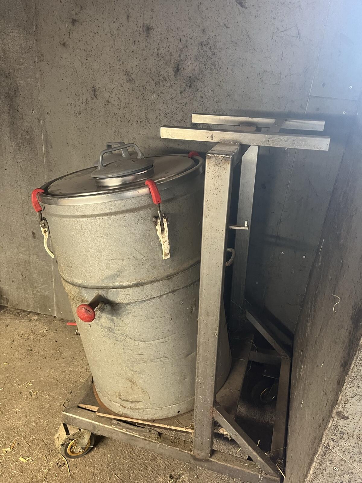 200 l Milchtank 2
