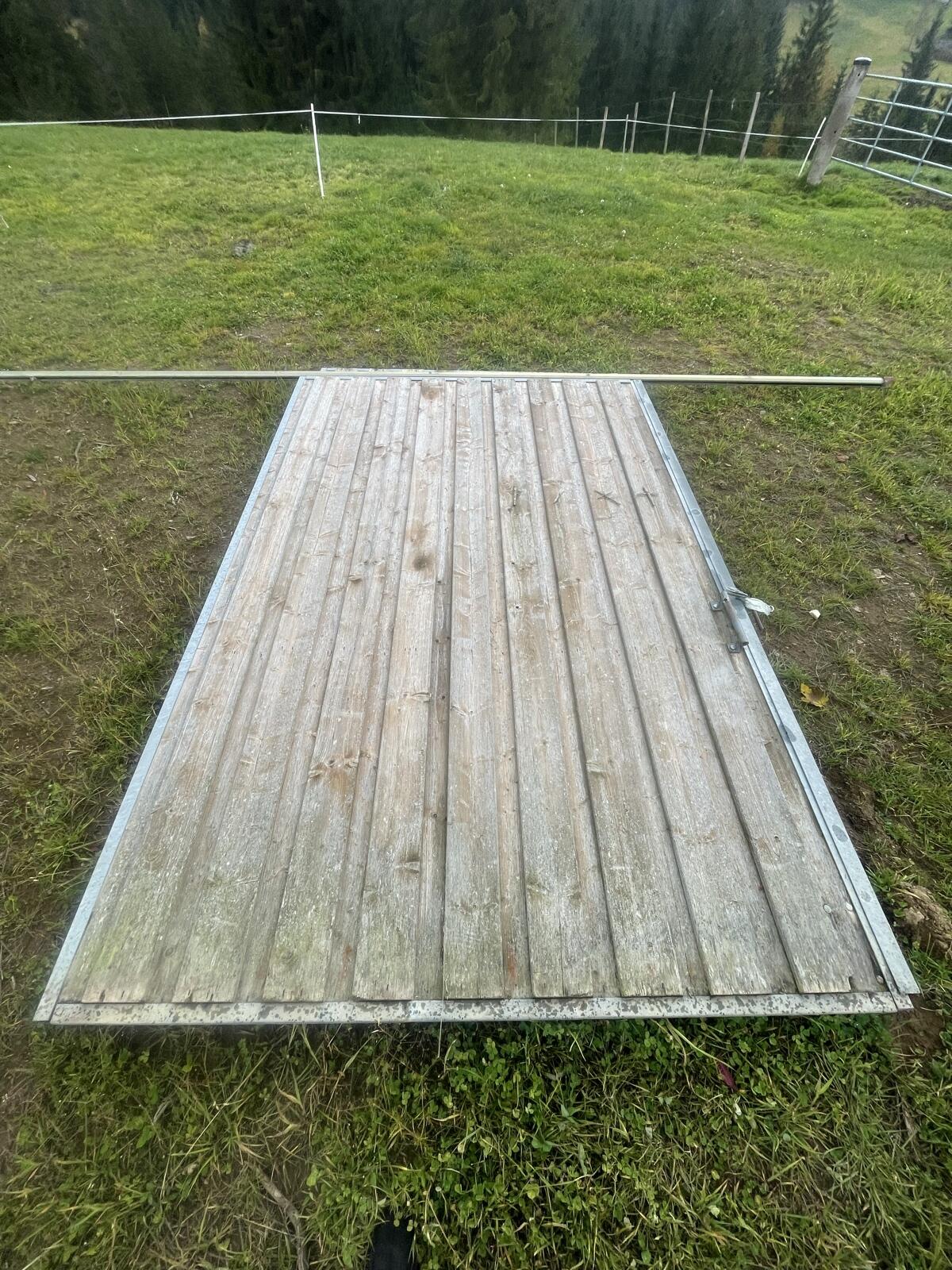 4 Schiebetore inkl. Schienen 2