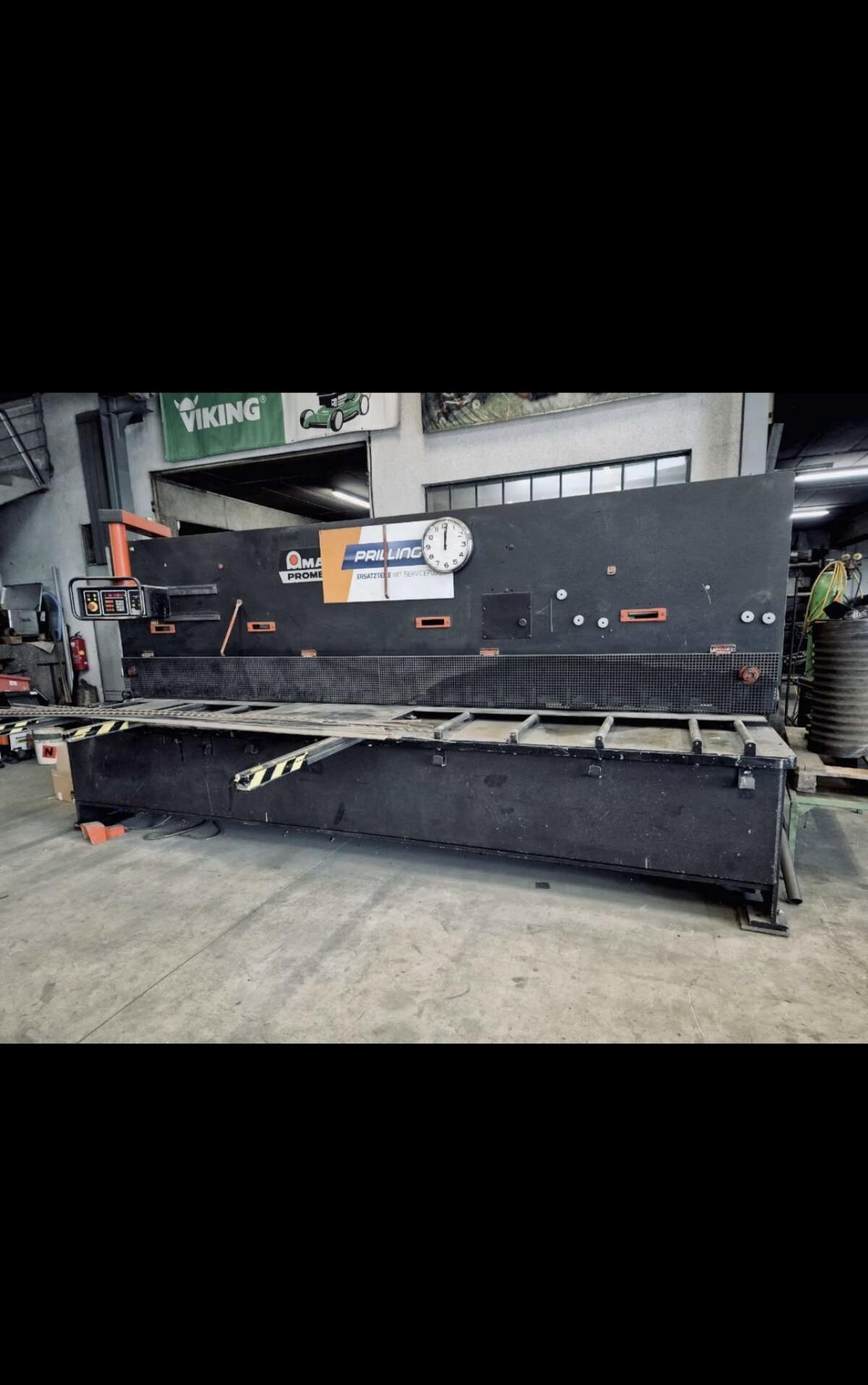 Tafelschere Amada 1