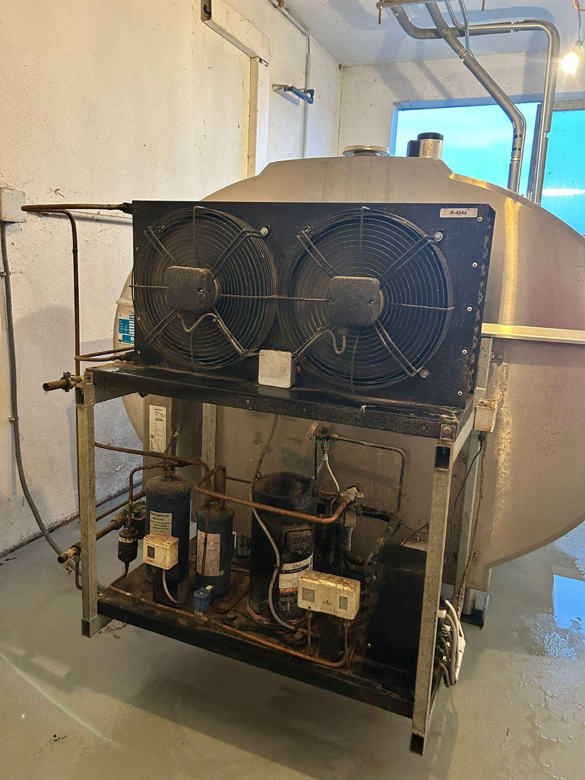 Milchkühltank 3.600 l inkl. Kühlung und Waschautomat 3