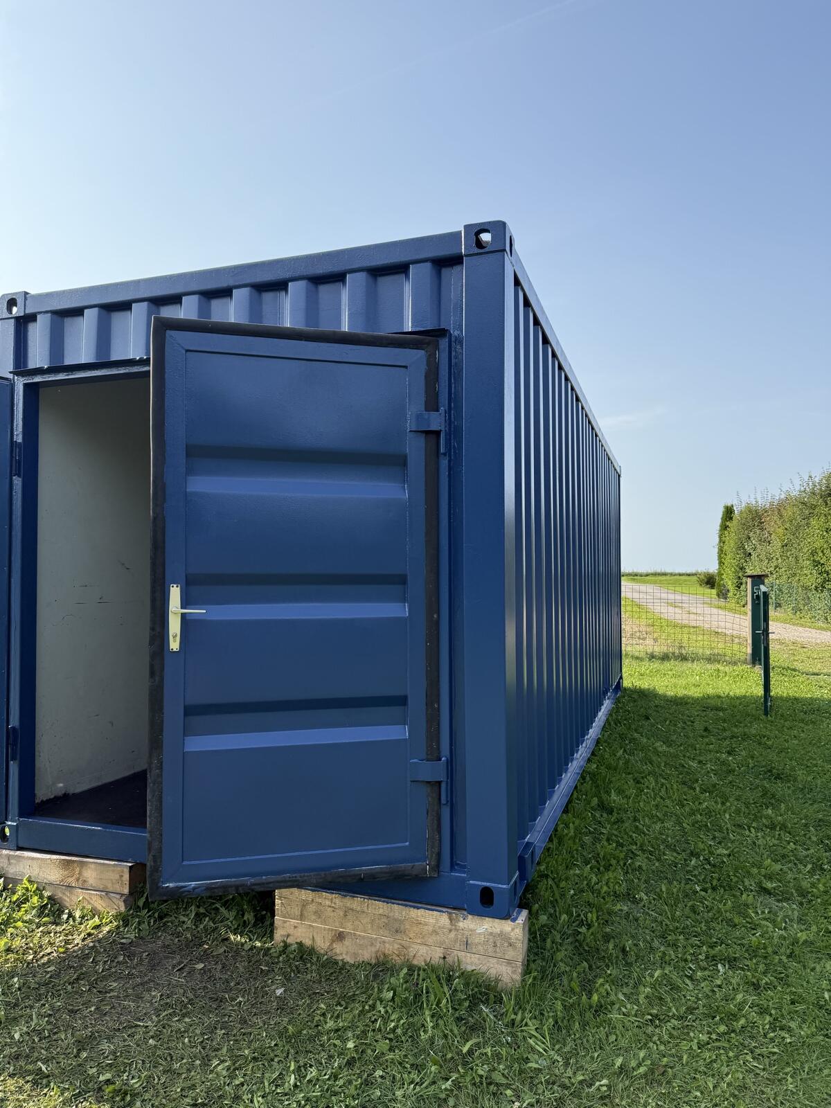 Container isoliert 6,75 m lang 2