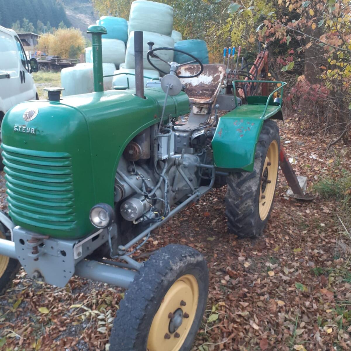 Steyr T80 mit Heckbagger 2