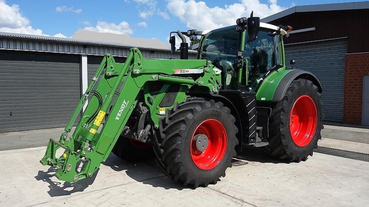 Fendt 724 Vario S4 Power Traktor 3