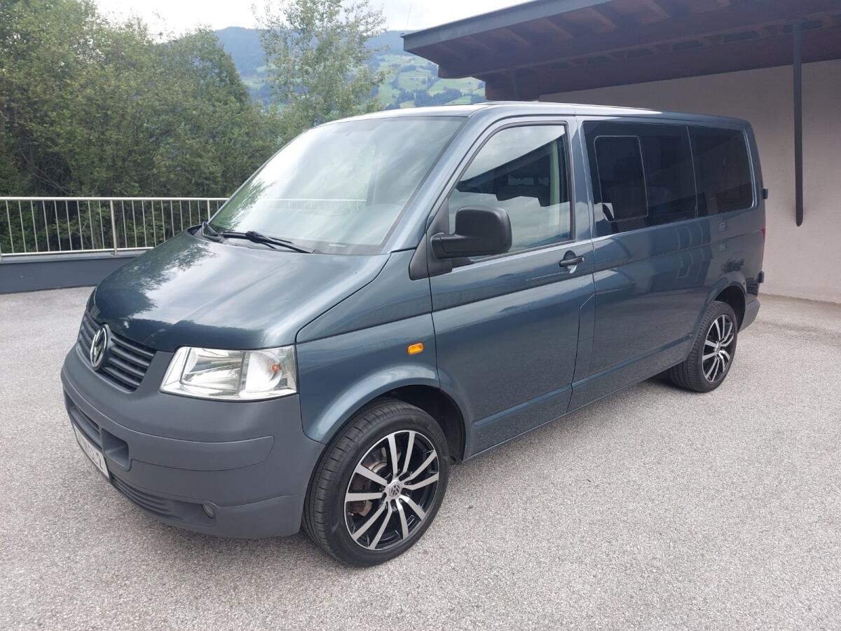 VW Bus Caravelle 1