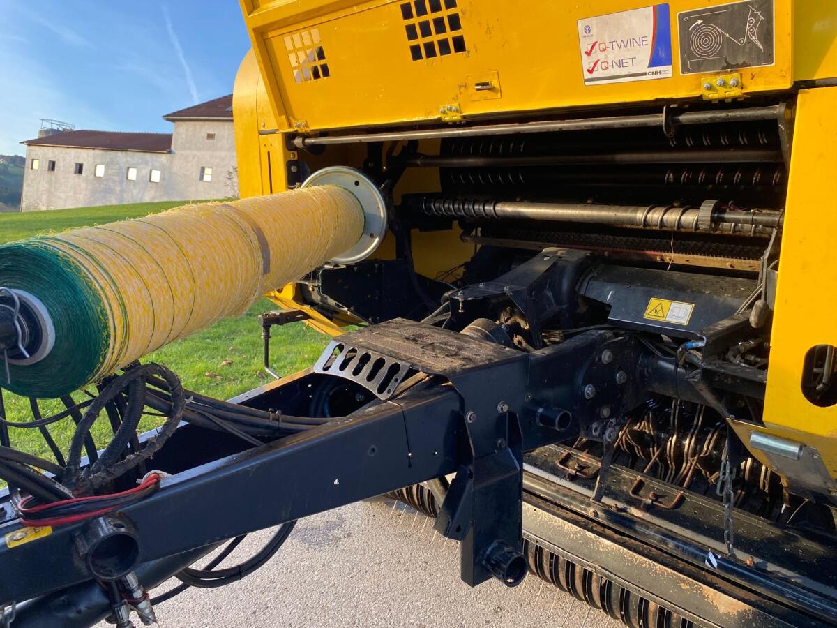 Rundballenpresse New Holland BR7060 3