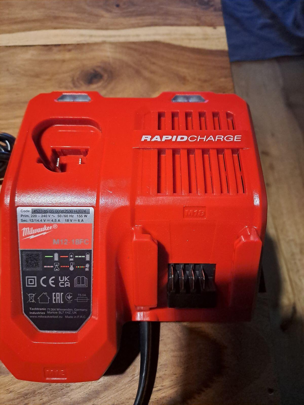 Milwaukee M12-18FC Rapid Charge 3
